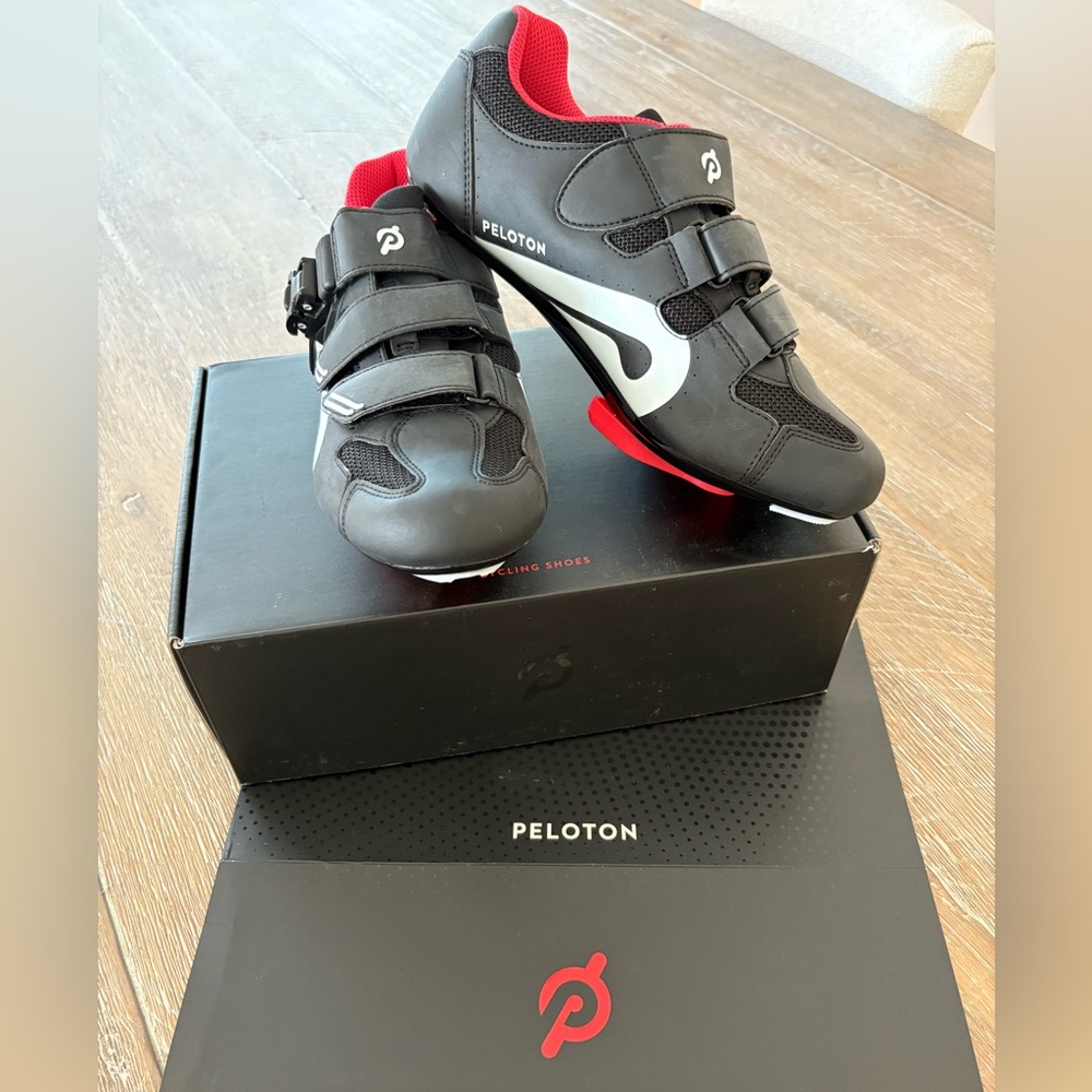 Peloton Black & Red Cycling Shoes *NEW* never worn, with box.